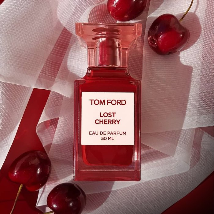 Lost Cherry của thương hiệu Tom Ford có thiết kế đẹp mắt và là nước hoa nữ thơm lâu tại LAN Perfume