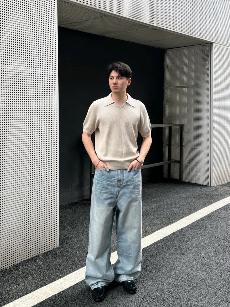 Phối đồ với quần jeans ống rộng và áo thun Phối đồ với quần jeans ống rộng và áo thun