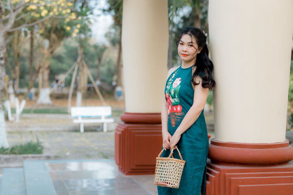 Đánh giá chất liệu, form dáng và độ bền trang phục bắt đầu từ đâu?